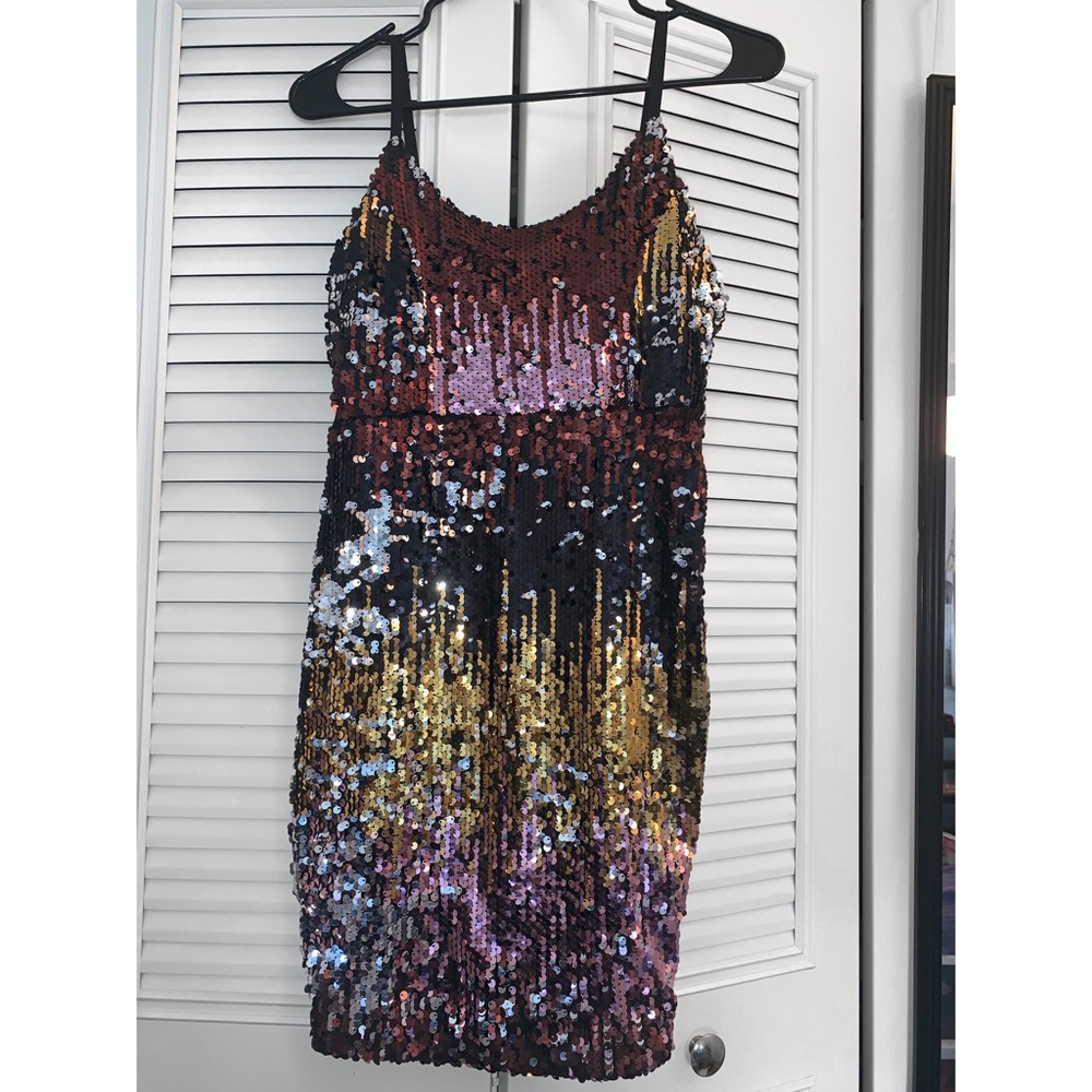 Mini colorful dress.